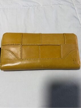 FRYE AND CO. Melissa Patchwork Zip Wallet